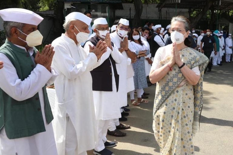 निचले स्तर से बड़े सांगठनिक फेरबदल किए कांग्रेस का रिबोर्न मुश्किल।