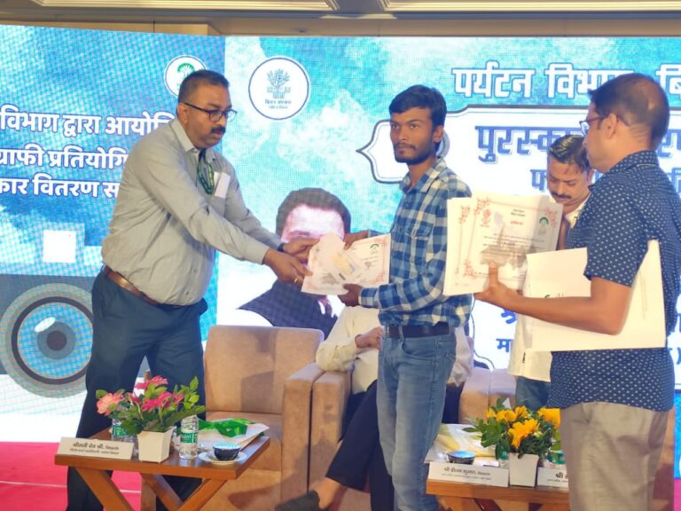 बिहार पर्यटन फोटोग्राफी प्रतियोगिता का विजेता बन अविनाश कुमार ने ज़िला का नाम बढ़ाया
