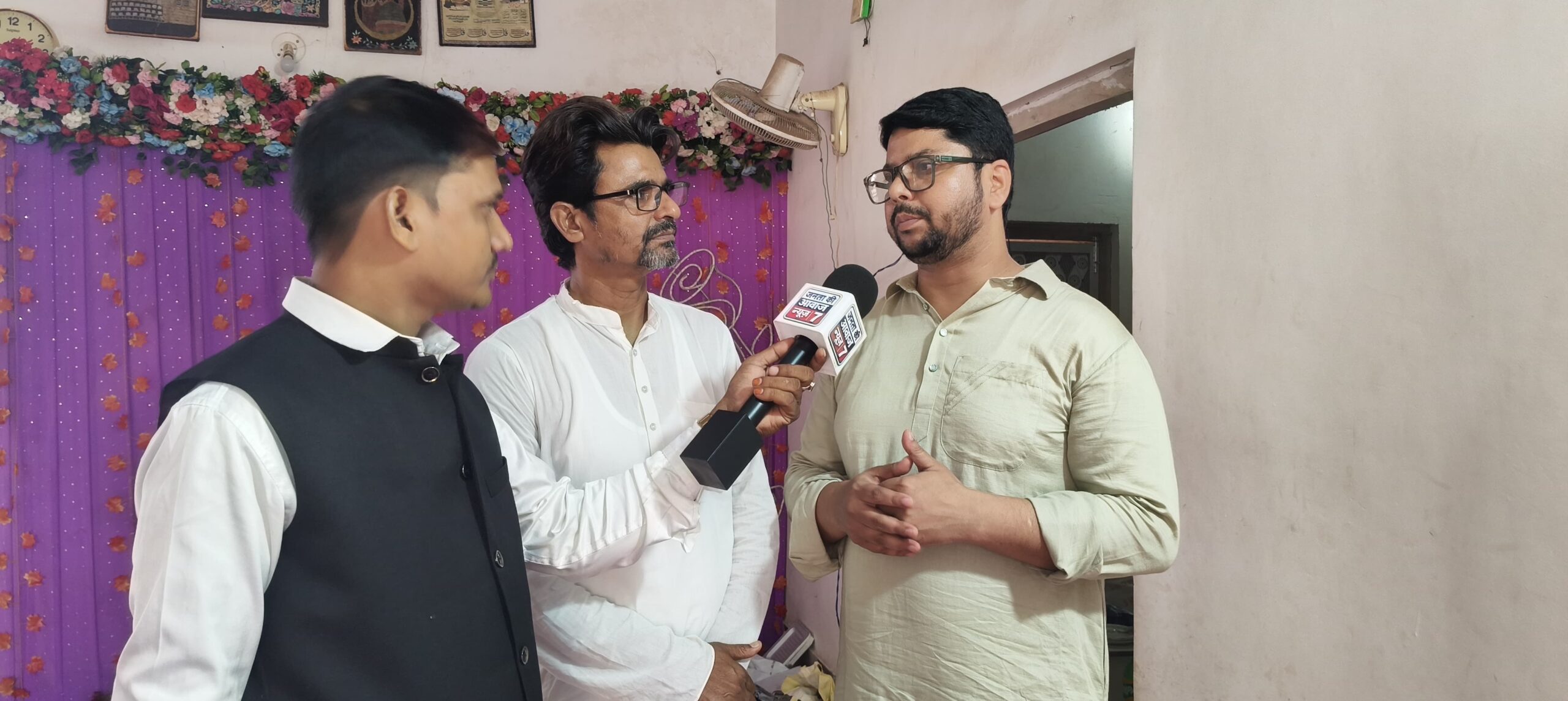 अमझर शरीफ के सज्जादानशीन सैयद मुहम्मद हुसैन कादरी का देवकुंड महंत कन्हैया नंद पुरी ने किया सम्मान