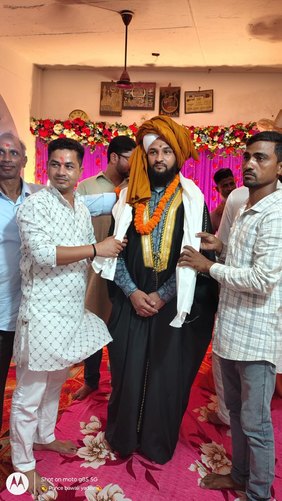 अमझर शरीफ के सज्जादानशीन सैयद मुहम्मद हुसैन कादरी का देवकुंड महंत कन्हैया नंद पुरी ने किया सम्मान